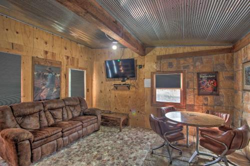 Dawn Apartamento | Pet-Friendly Vacation Rental in Braymer!