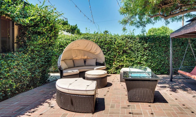 Lake Balboa Casa | Lake Balboa Home w/ Scenic Patio Near Van Nuys!