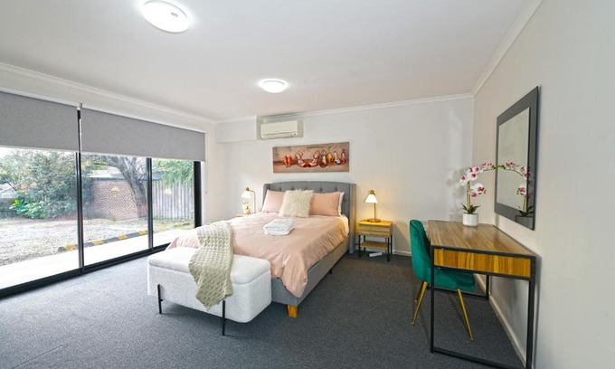 Ringwood Casa | Pet Friendly Well-appointed 3BM Retreat Parking Netflix
