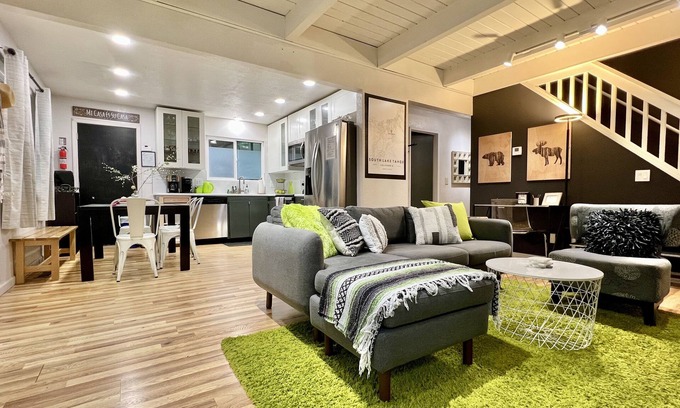 Black Bart Cabina | Cabina familiar 3BR / 2BA | Se aceptan mascotas / niños | Duerme 10 | 5 minutos de esquí / casinos