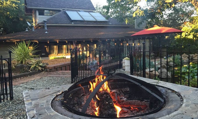 Petaluma Casa | Petaluma Koi Pond Retreat ... muy relajante y cerca del país del vino