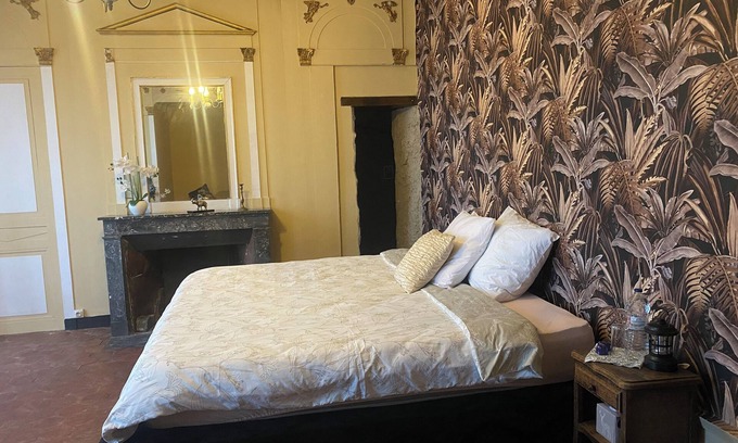 Saint-Cyr-en-Pail Otro | Petit château