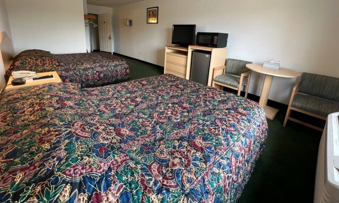 Renault Apartamento | Petite Double Queen Suite with Free Parking!