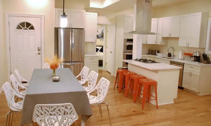 Bloomfield Casa | PGH Jewel - Modern All New 5B/5B, Near Downtown, Private Parking