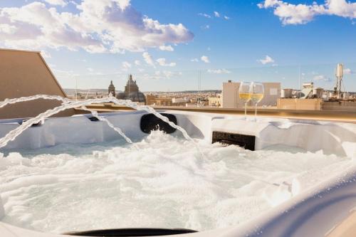Luqa Apartamento | Ph Jacuzzi &stunningterrace Near Tarxien Temples