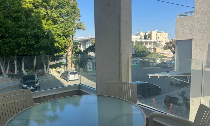 Larnaca Apartamento | Phaedrus Living Coral Suites Ambiance
