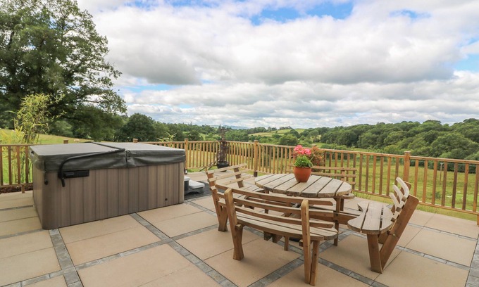 Disserth and Trecoed Cabaña | Pheasant Wood