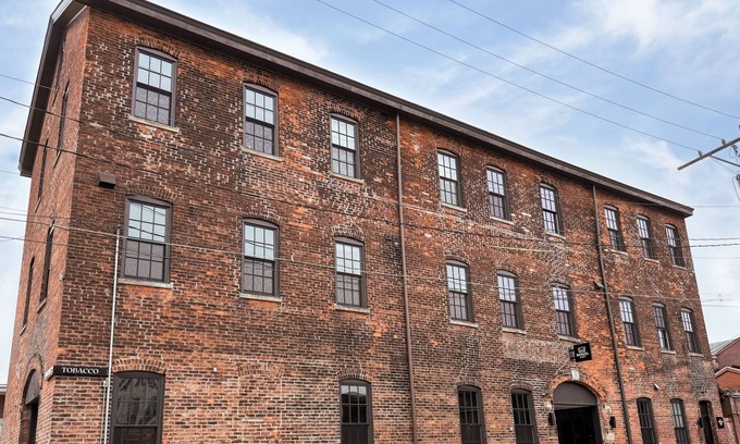Covington Apartamento | Pickle Factory Hotel—8BR Full Hotel w/Free Parking