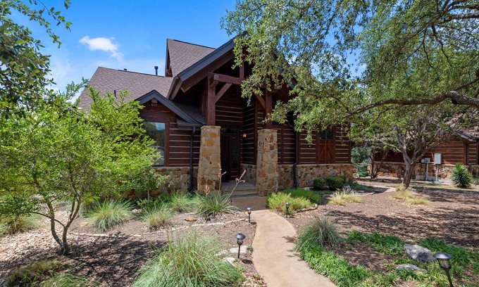 Leander Casa | Pickleball & Resort Style Pool - Lake Travis Hill Country Luxury Cabin @ Hollows