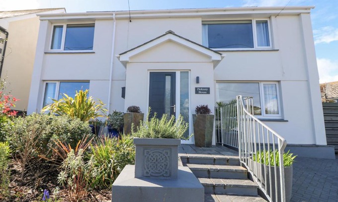 Looe Casa | Pickney House