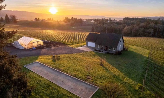 Newberg Casa | Great Deals on Summer Stays!