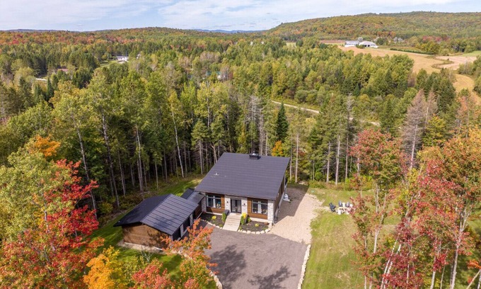 Saint-Jean-de-Matha Casa | Piece Of Heaven |Hot Tub | 16 Guests |Pool Table