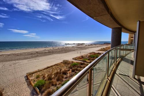 Glenelg Apartamento | Pier 216 - Ocean View 1BR Private balcony
