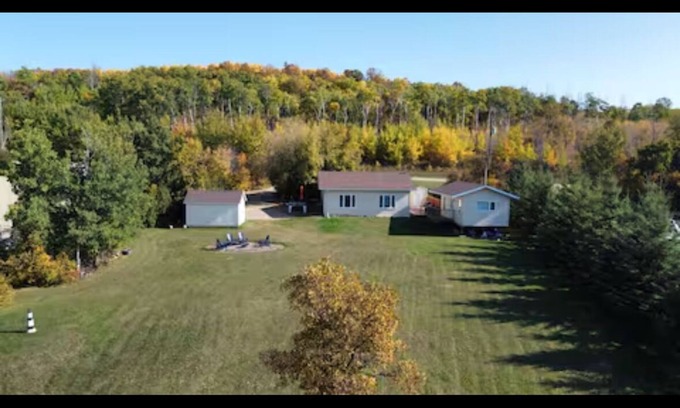 Division No. 16 Cabina | Pike Place - Lakefront on Lake of the Prairies