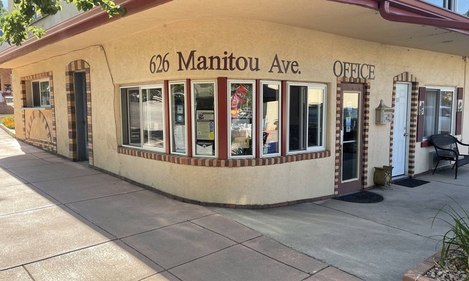Manitou Springs Historic District Hotel | Pikes Peak Inn