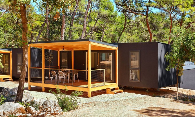 Pakostane Casa | Pine Beach Pakostane Glamping Homes - All Inclusive light