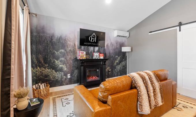 Logan Cabina | Pine Hills Cottage + Hot tub I Fire Pit