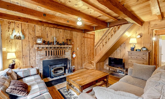 McKinney Estates Cabina | Pine Knolls | Private cabin with hot tub | Pets Welcome