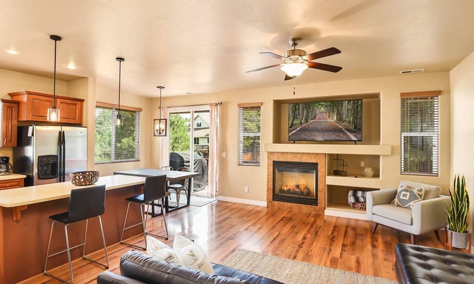 Ponderosa Trails Casa | Pine Mountain Trail | Pool Table | Dog & Family Fun in Flagstaff