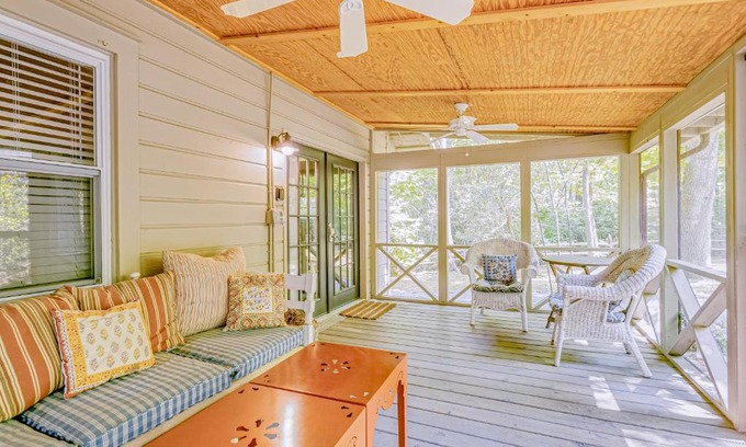 Black Mountain Casa | Pine Retreat Cottage