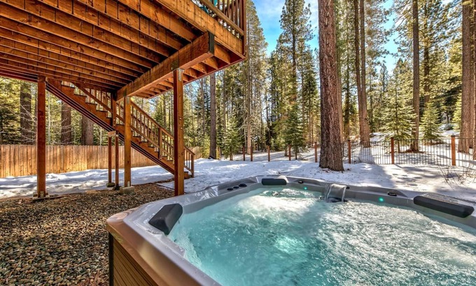 Tahoe Paradise Casa | Pine Tree Paradise - Tasteful decor, Quiet, Ski Kirkwood/Sierra