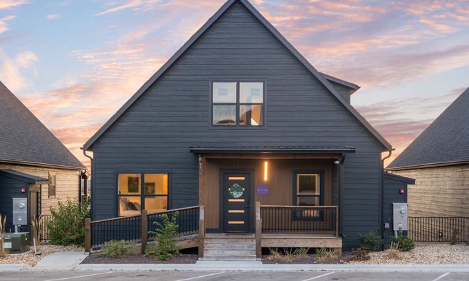 Hollister Casa | Pineapple Pointe - Stay for 20