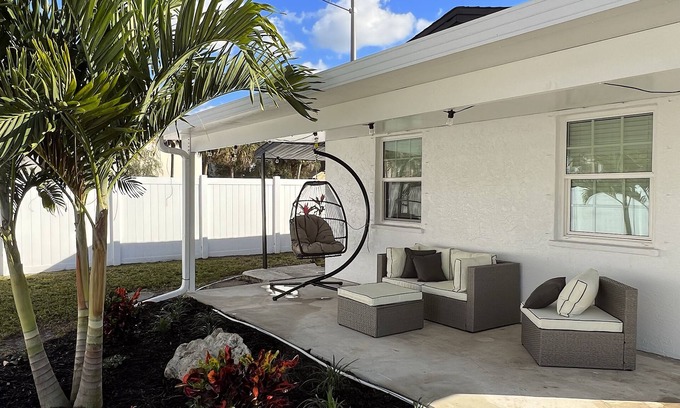Sarasota Apartamento | Pinecraft Paradise ~ Secluded Apt in central SRQ!
