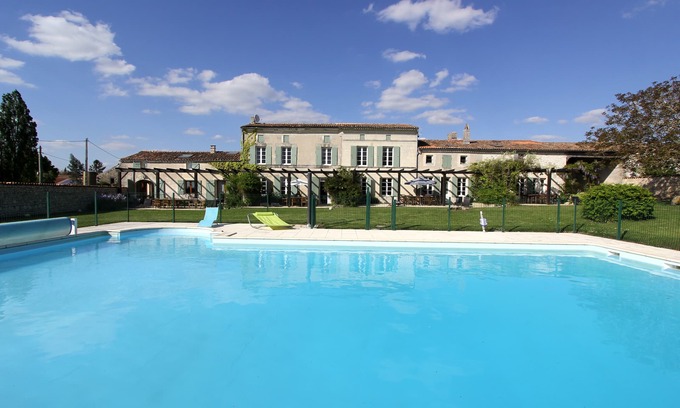 Mortagne-sur-Gironde Casa | ROSA *** 244m2 .......