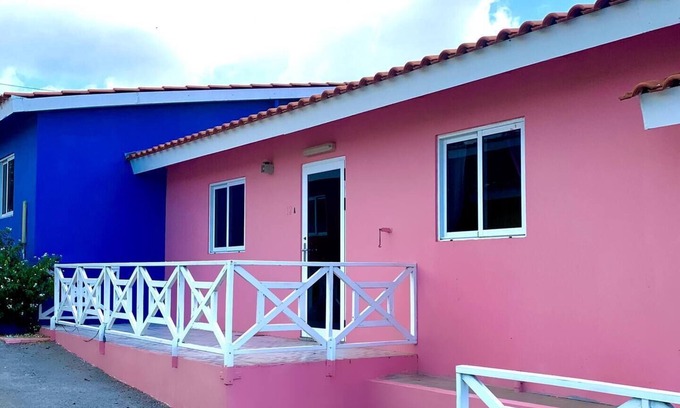 Julianadorp Villa | Pink Apartment