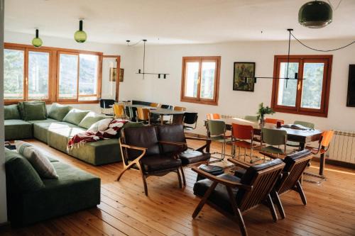 Alcalá de la Selva Hostal | PinoLentejas Mountain Hostel