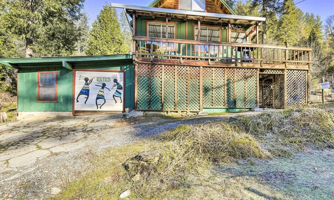 Glencoe Cabina | Pioneer Cabin Retreat w/ Grill & Mtn Views!