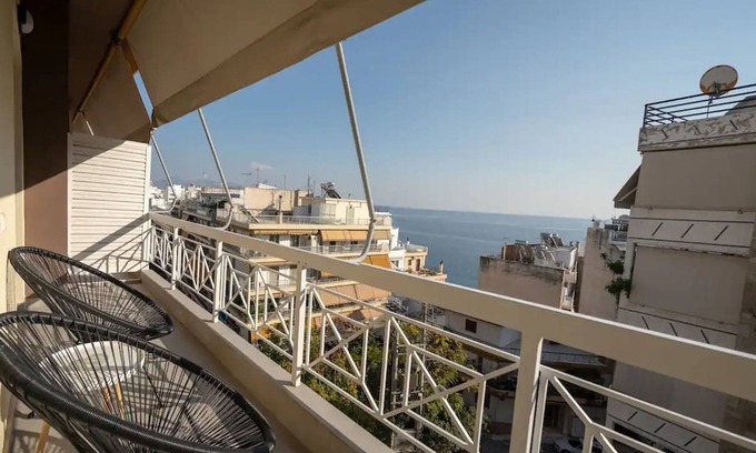 Peiraiki Apartamento | Piraeus Cozy Apartment for 4 Persons