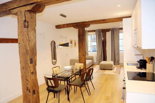 Centro histórico de Bilbao Apartamento | Piso de 3 habitaciones frente a la Catedral