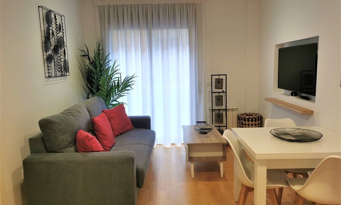 Eixample Apartamento | Piso moderno en Girona centro con patio, 2hab, Wi-Fi
