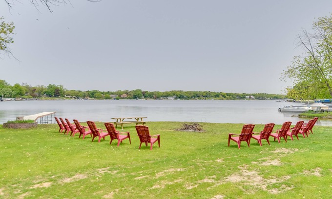 McHenry Casa | Pistakee Lake Estate w/ Boat Dock & Hot Tub!