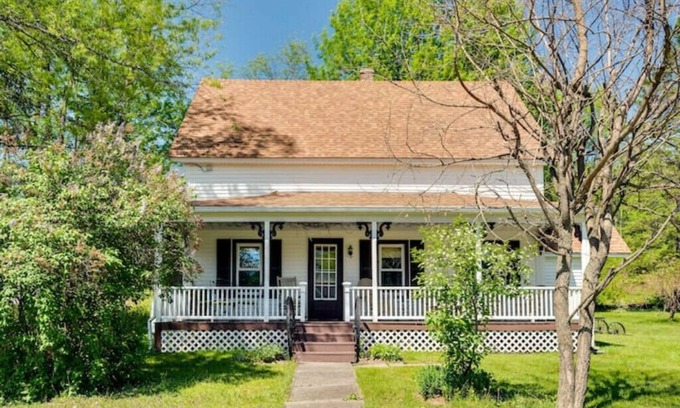 Pittsburg Casa | Pittsburg Vacation Rental ~ 1 Mi to Lake Francis!
