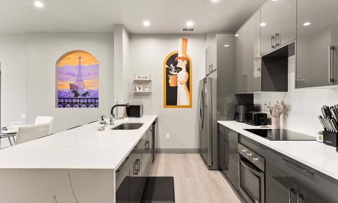 Windsor Hills Apartamento | *Pixie Dust Penthouse* Totally Remodeled, Luxury 4th floor Condo