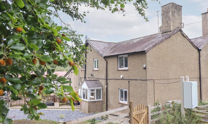 Corwen Cabaña | PLAS YN BONWM, pet friendly, character holiday cottage in Corwen