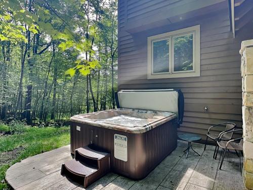 McHenry Casa | Play-A-Way Chalet