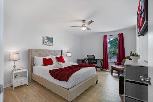 Clarksville Casa | Play & Stay - Freshly Updated, Workspace & Games