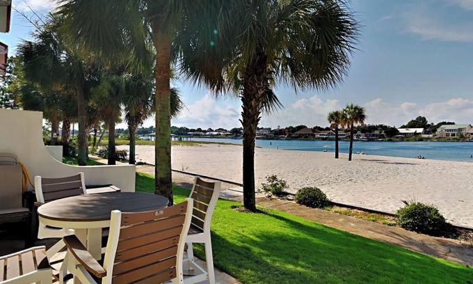 Sunset Pass Casa | Playa Way | Bayfront Access & Fun On-Site Amenities!