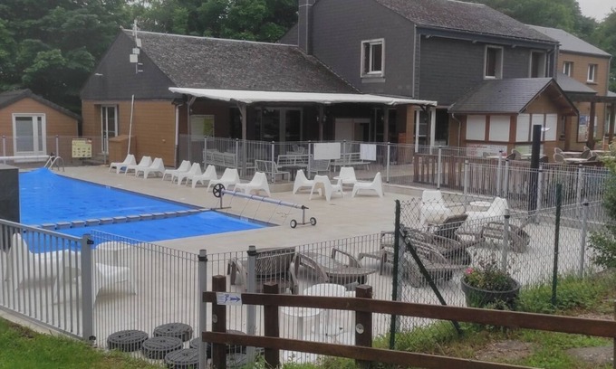 Besse-et-Saint-Anastaise Casa | Pleasant, functional mobile home in a 4* campsite