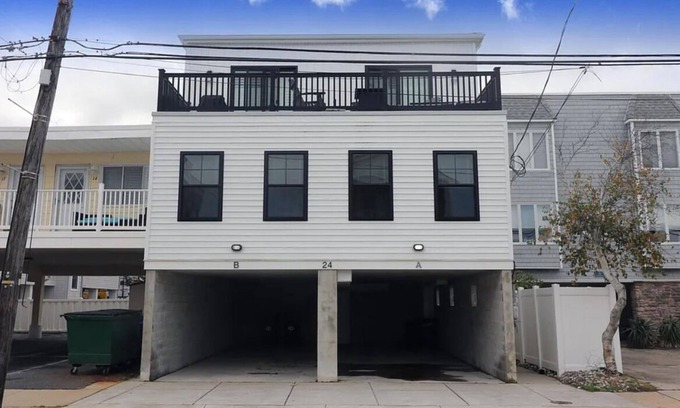 Margate City Apartamento | Pleasant building with AC in Margate City GREAT OFFICE SPACE