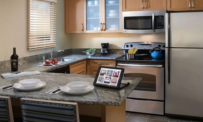 Gunter Afs Hotel | Pleasant Stay, Convenient Location! Pool, Free Parking, Pets Allowed!