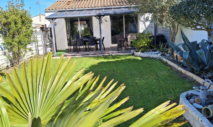 Le Chateau-d'Oleron Villa | Pleasant vacation on the island in a cosy villa for 8, 150m2