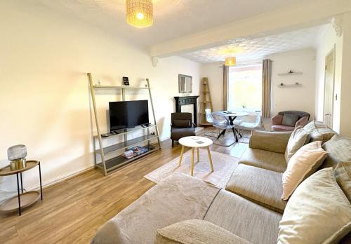 Trehafod Casa | PLEASANT View Impressive Home In Stunning Rhondda Valley By Staystaycations