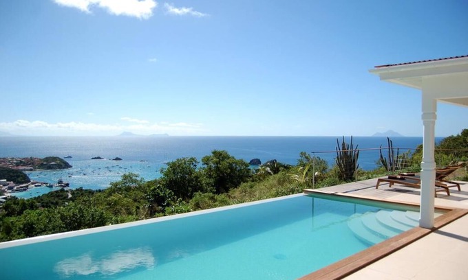Corossol Villa | Piscina climatizada prolongada, vista al puerto de Ocean ang excepcional, área de comedor al aire libre, Wi-Fi gratuito