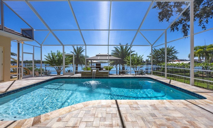 Apollo Beach Casa | Plunge into Joy & Bayfront Magic at Seaside Escape - Villa Seabird
