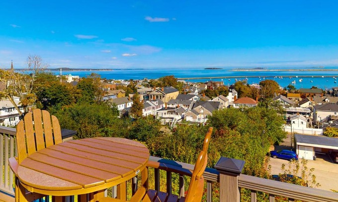 Plymouth Casa | Plymouth Perch
