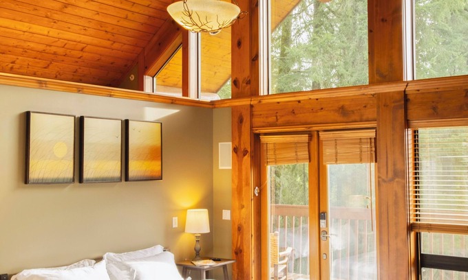 Hobart Cabina | PNW King Suite + Hot Tub + Mountain View Retreat + close to Seattle